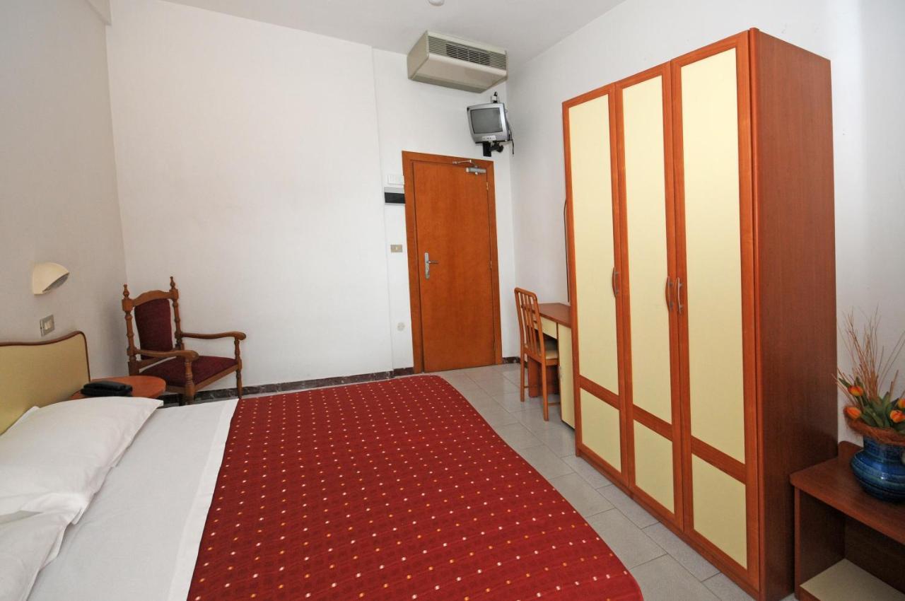 Hotel Darsena チェゼナーティコ エクステリア 写真